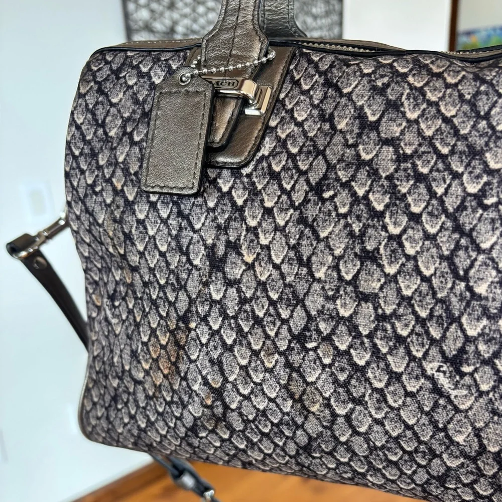 COACH Taylor Snake Print Bag F26037
Gunmetal Python Embossed Luxe
Structured - Picture 16 of 16